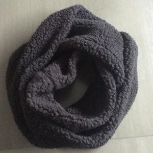 Black looped faux fur scarf.